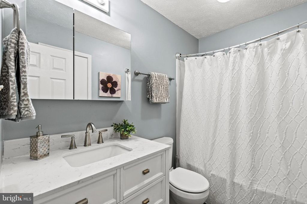 Image 14 of property listing at 25960 HILLS DR, Mechanicsville, MD 20659