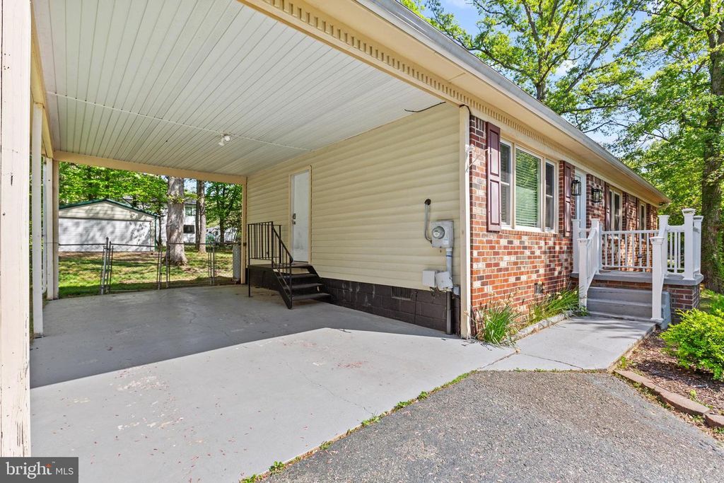 Image 5 of property listing at 25960 HILLS DR, Mechanicsville, MD 20659