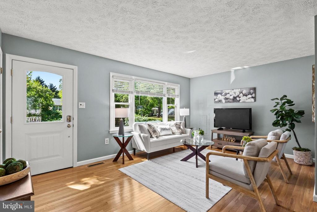 Image 7 of property listing at 25960 HILLS DR, Mechanicsville, MD 20659