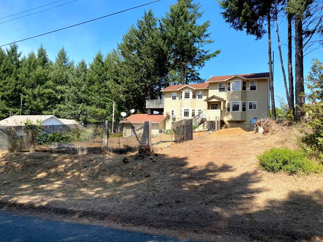 797 Redwood Road, Shelter Cove, CA 95589