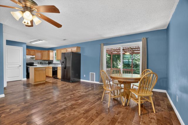 427 Whippoorwill Drive, Granbury, TX 76049