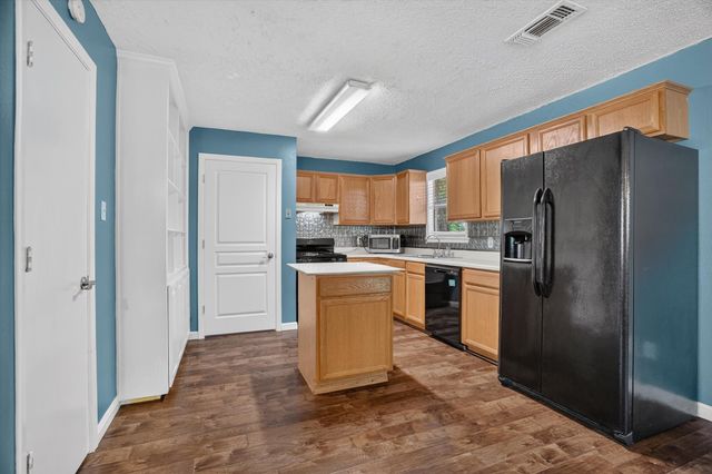 427 Whippoorwill Drive, Granbury, TX 76049