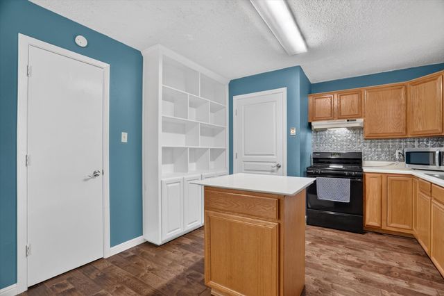 427 Whippoorwill Drive, Granbury, TX 76049