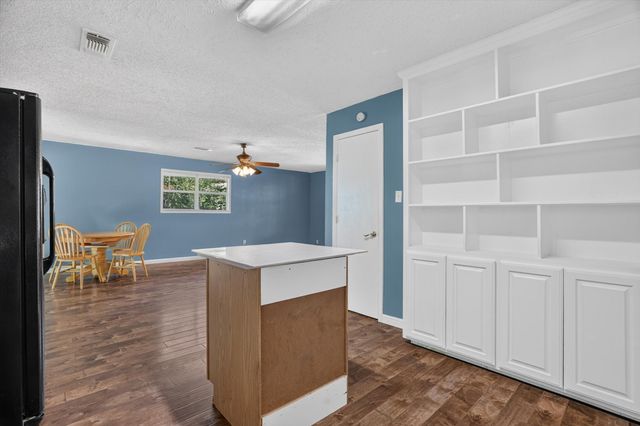 427 Whippoorwill Drive, Granbury, TX 76049