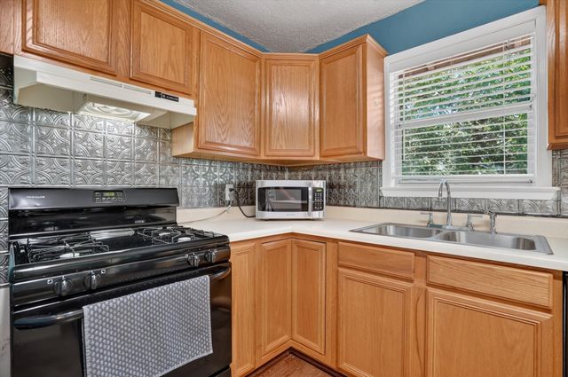 427 Whippoorwill Drive, Granbury, TX 76049