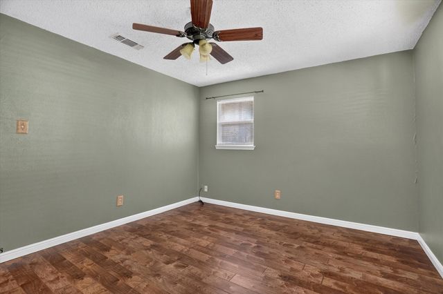 427 Whippoorwill Drive, Granbury, TX 76049