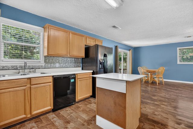 427 Whippoorwill Drive, Granbury, TX 76049