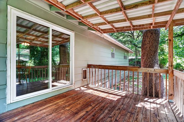 427 Whippoorwill Drive, Granbury, TX 76049