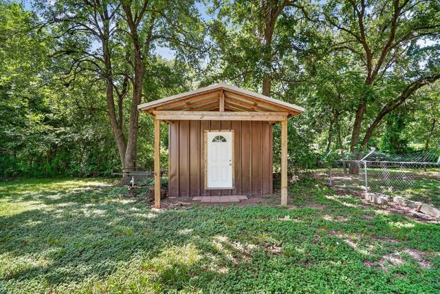 427 Whippoorwill Drive, Granbury, TX 76049