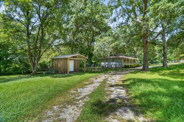 427 Whippoorwill Drive, Granbury, TX 76049