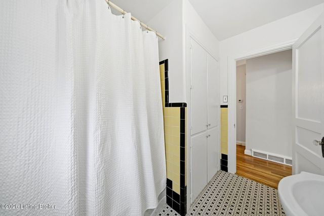 2358 Carlton Terrace, Louisville, KY 40205