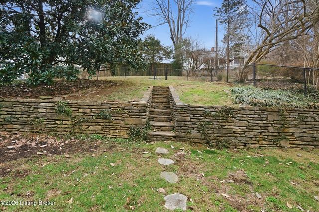 2358 Carlton Terrace, Louisville, KY 40205