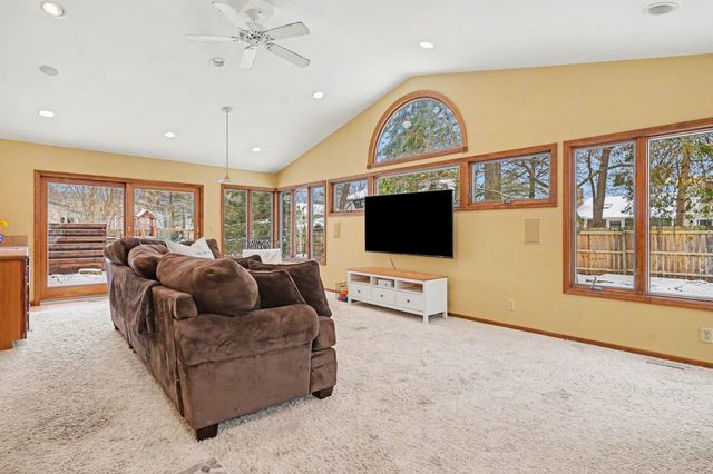 17247 N Fruitport Road, Spring Lake Twp, MI 49456