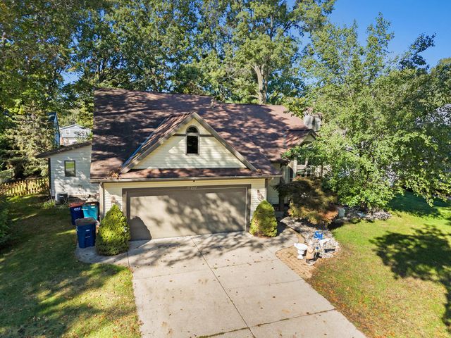 17247 N Fruitport Road, Spring Lake Twp, MI 49456