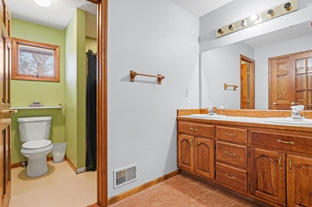 17247 N Fruitport Road, Spring Lake Twp, MI 49456