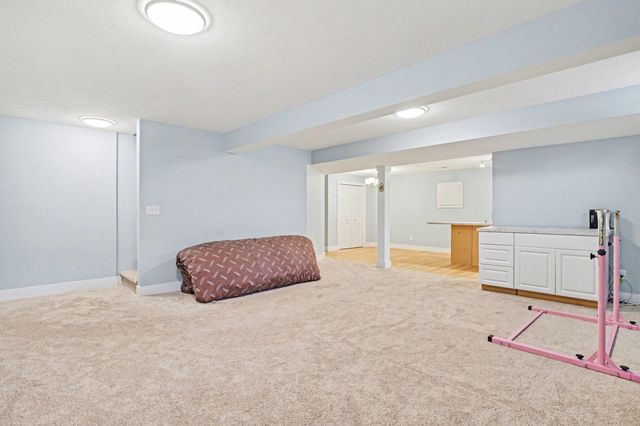 17247 N Fruitport Road, Spring Lake Twp, MI 49456