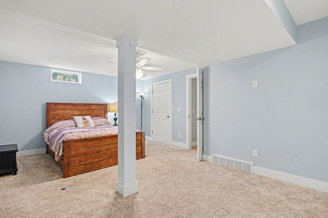 17247 N Fruitport Road, Spring Lake Twp, MI 49456