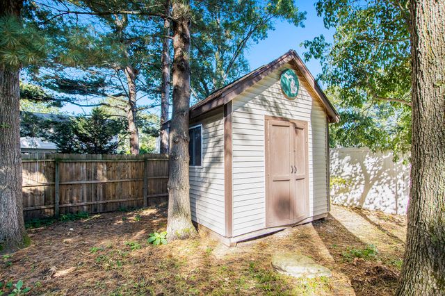 17247 N Fruitport Road, Spring Lake Twp, MI 49456