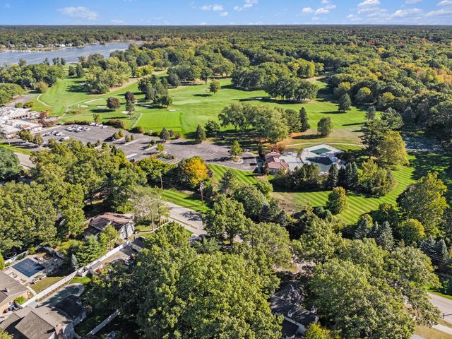 17247 N Fruitport Road, Spring Lake Twp, MI 49456