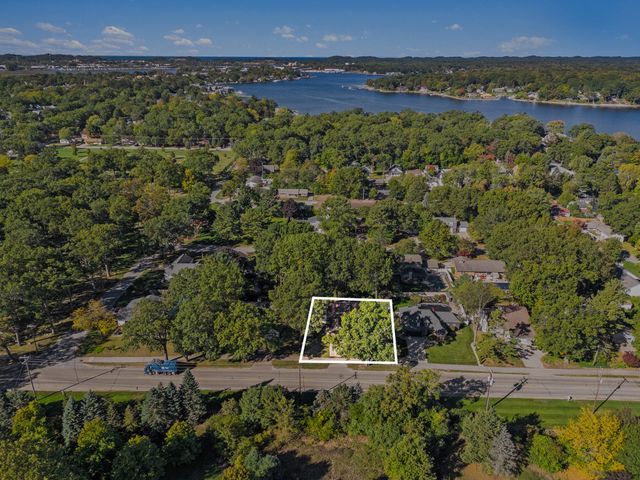 17247 N Fruitport Road, Spring Lake Twp, MI 49456