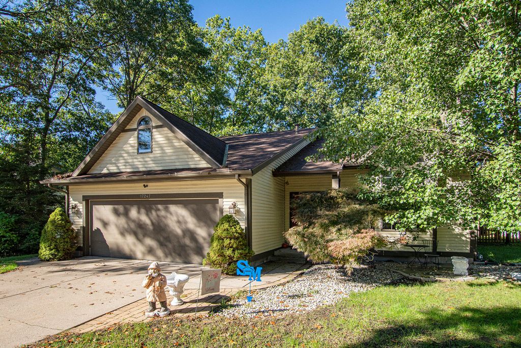 17247 N Fruitport Road, Spring Lake Twp, MI 49456