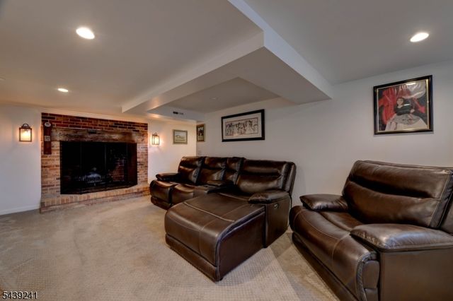 64 Hopper Ave, Pequannock Twp., NJ 07444