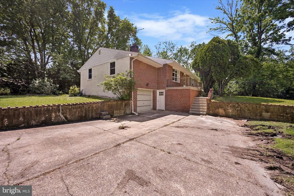 2055 WHARTON AVE, Marcus Hook, PA 19061