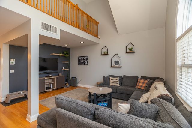 5707 N Rockwell Street, Chicago, IL 60659