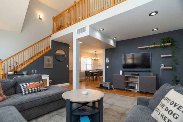 5707 N Rockwell Street, Chicago, IL 60659