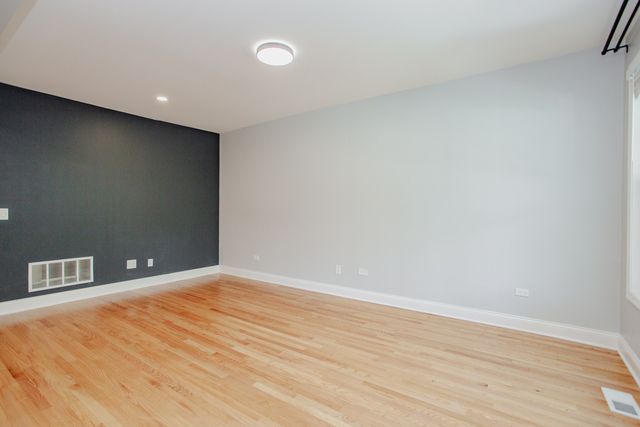 5707 N Rockwell Street, Chicago, IL 60659