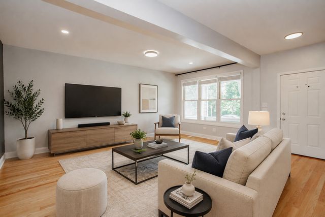 5707 N Rockwell Street, Chicago, IL 60659