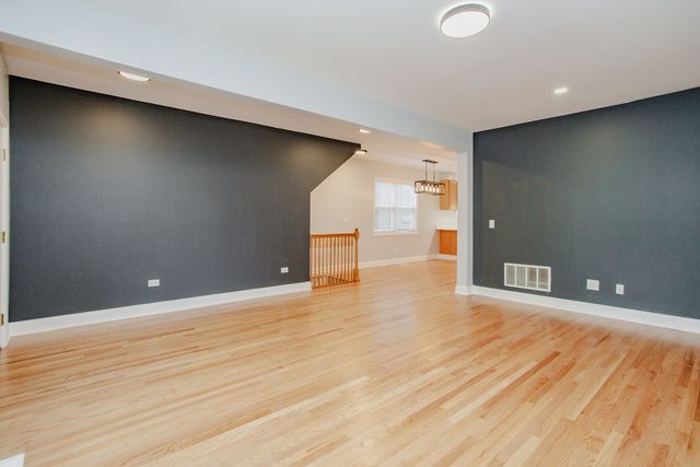 5707 N Rockwell Street, Chicago, IL 60659