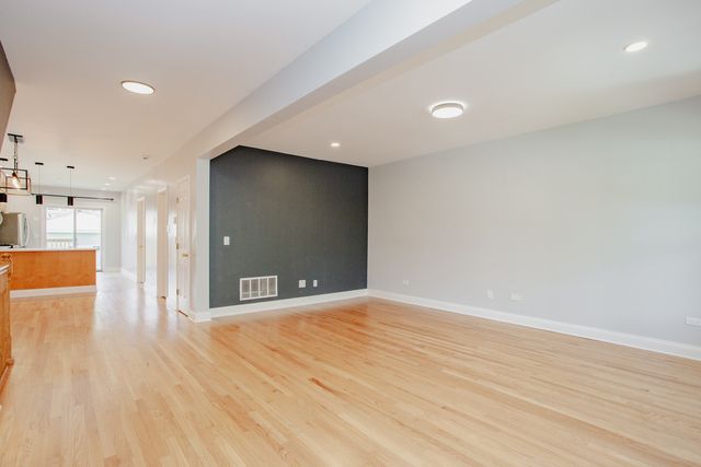 5707 N Rockwell Street, Chicago, IL 60659