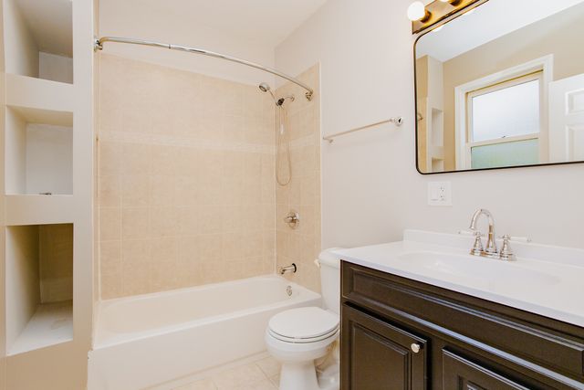 5707 N Rockwell Street, Chicago, IL 60659