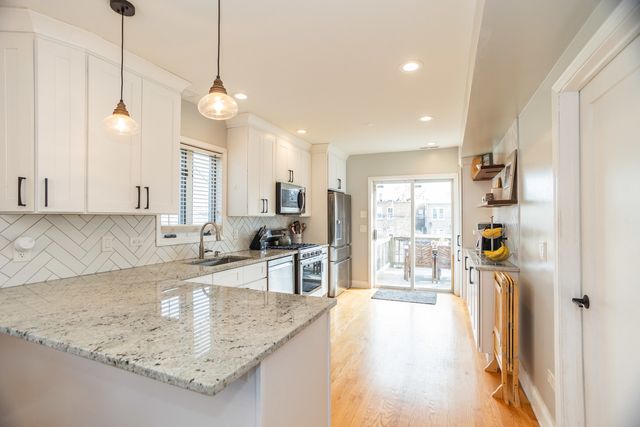 5707 N Rockwell Street, Chicago, IL 60659