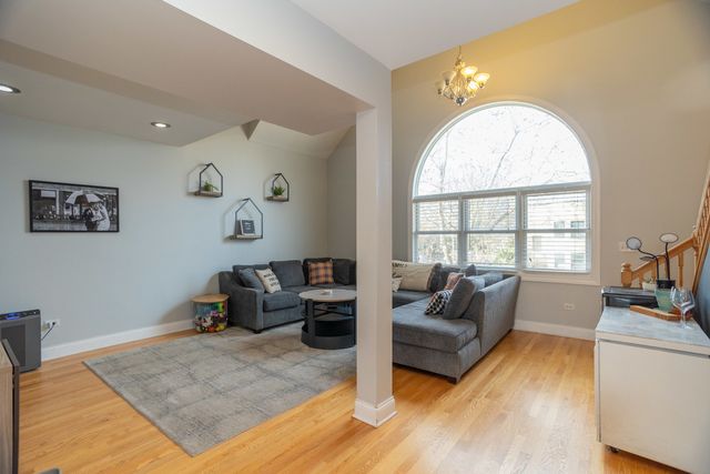 5707 N Rockwell Street, Chicago, IL 60659
