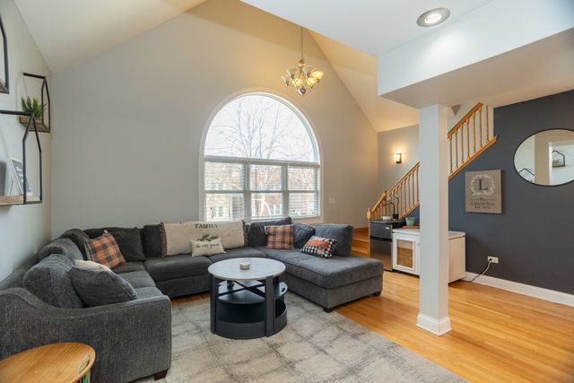 5707 N Rockwell Street, Chicago, IL 60659