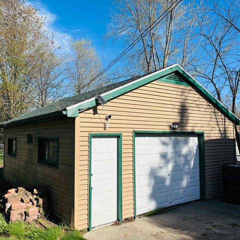4645 S 3 Mile Road, Bay City, MI 48706