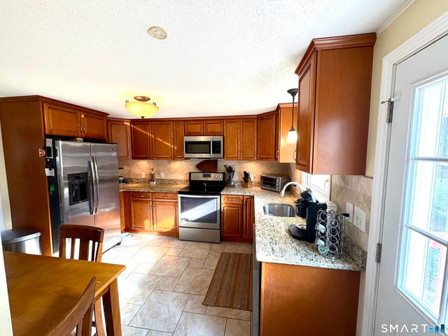 49 Hemlock Place, Middletown, CT 06457