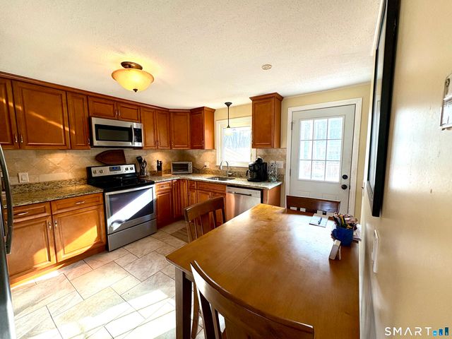 49 Hemlock Place, Middletown, CT 06457