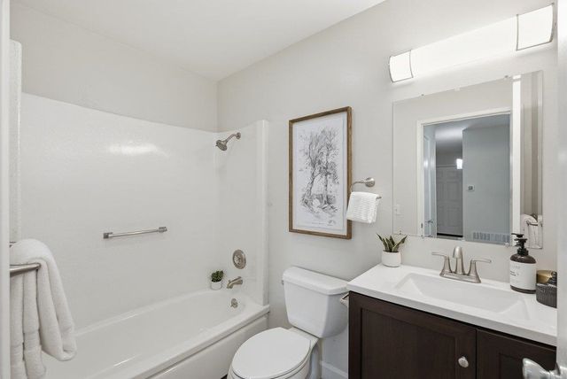 5251 Peony Dr, Livermore, CA 94551