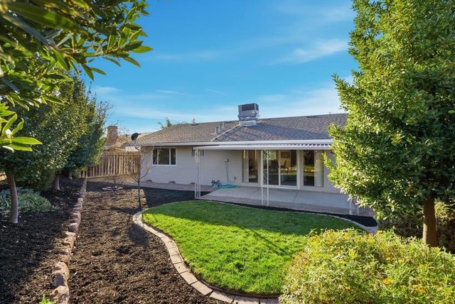 5251 Peony Dr, Livermore, CA 94551