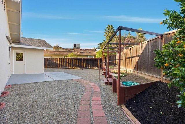 5251 Peony Dr, Livermore, CA 94551