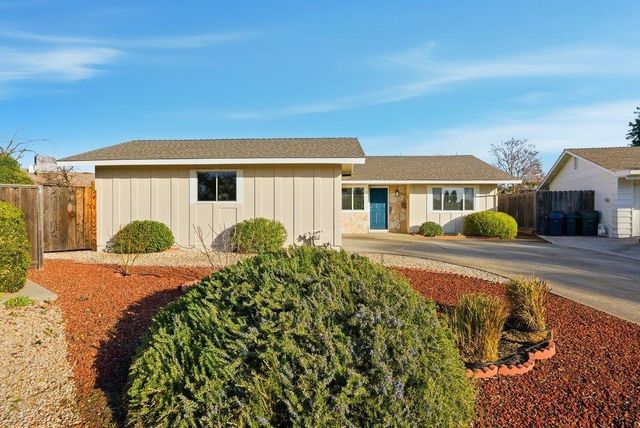 5251 Peony Dr, Livermore, CA 94551