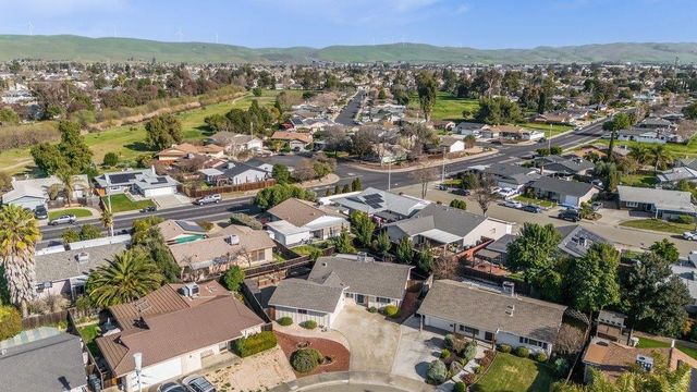 5251 Peony Dr, Livermore, CA 94551