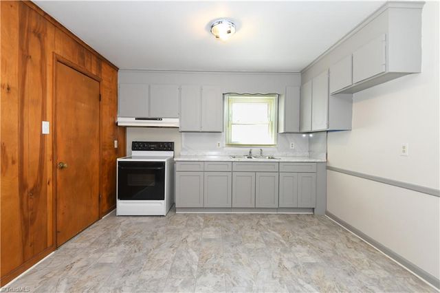 1620 Woodbriar Avenue, Greensboro, NC 27405