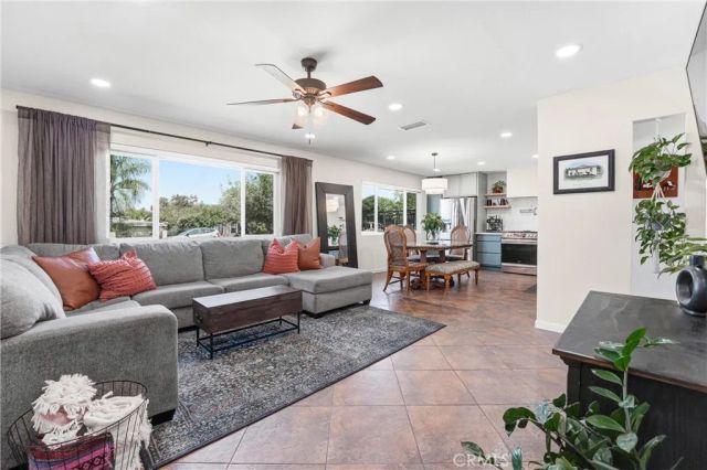 7183 Olive, Highland, CA 92346