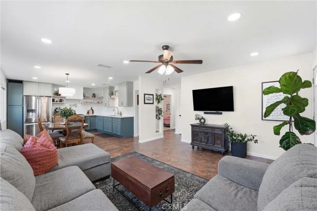 7183 Olive, Highland, CA 92346