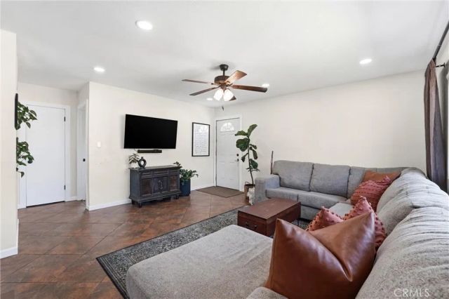 7183 Olive, Highland, CA 92346