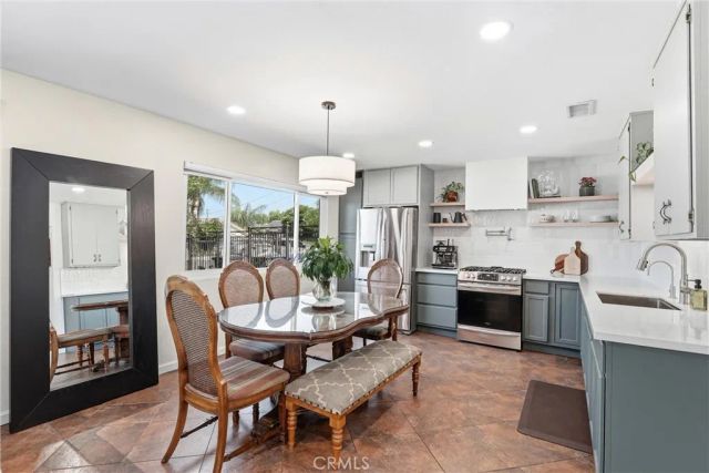 7183 Olive, Highland, CA 92346
